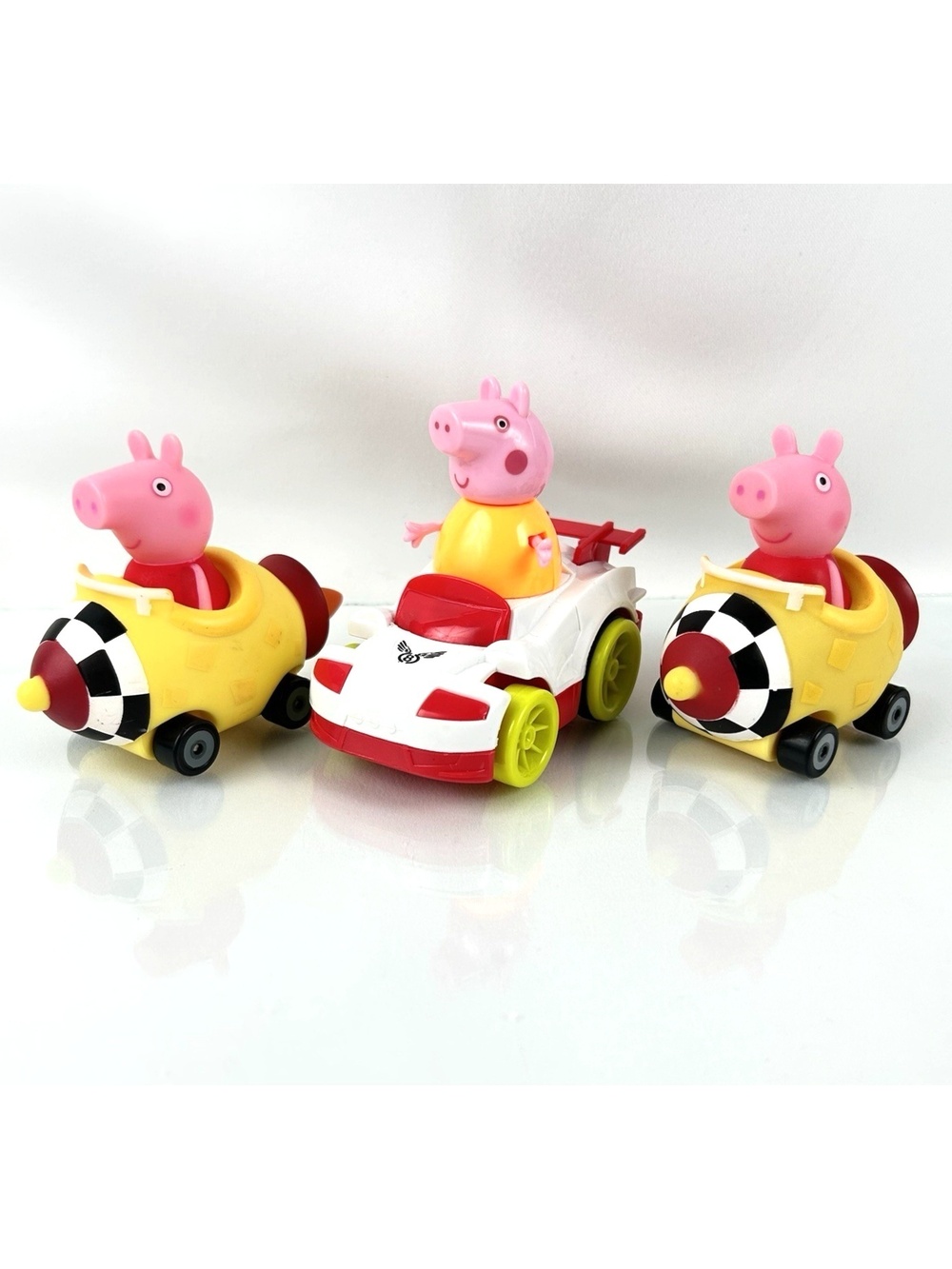 Peppa Pig Car Lot Mini Yellow Rocket 3" Vinyl Figure Jazwares & Friction Car